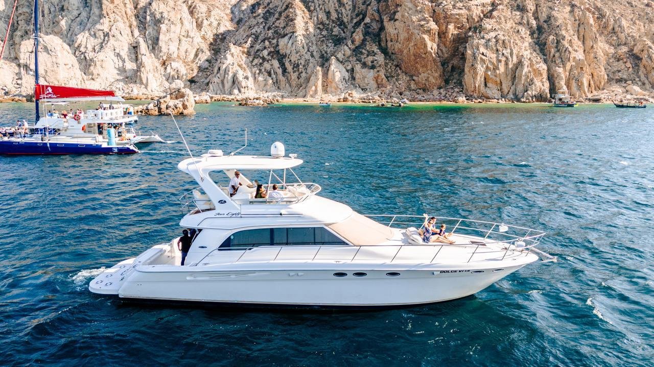 Atardecer en yate de lujo