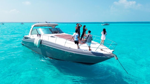 Yate navegando en Cabo